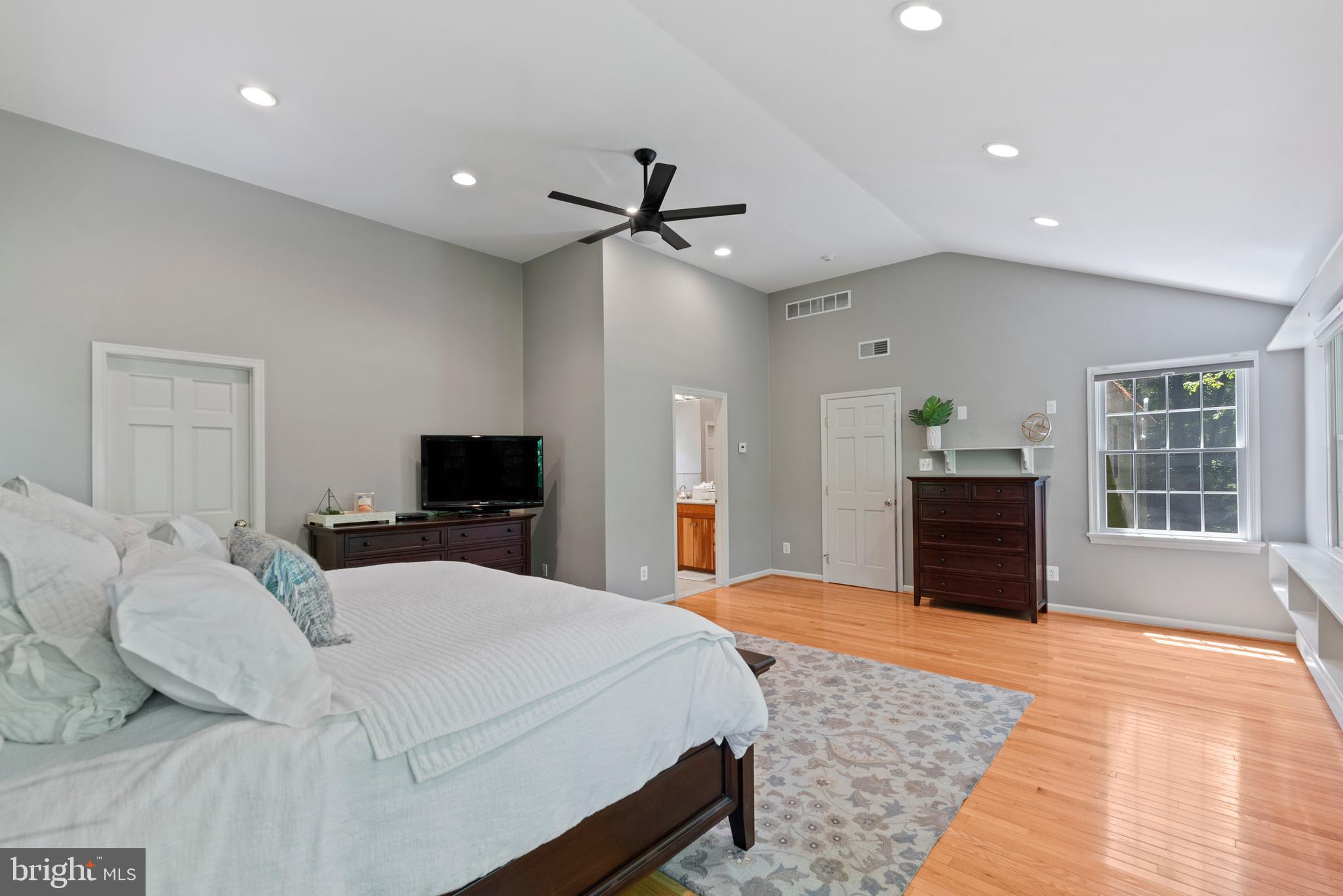13 Spring Hollow Road Wayne, PA 19087 - Photo 16 of 34 Huge Primary bedroom