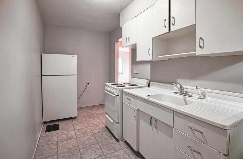 81 North Hampton Road, Unit A Columbus, OH 43213 - Photo 12 of 12 81 N Hampton kitchen 3