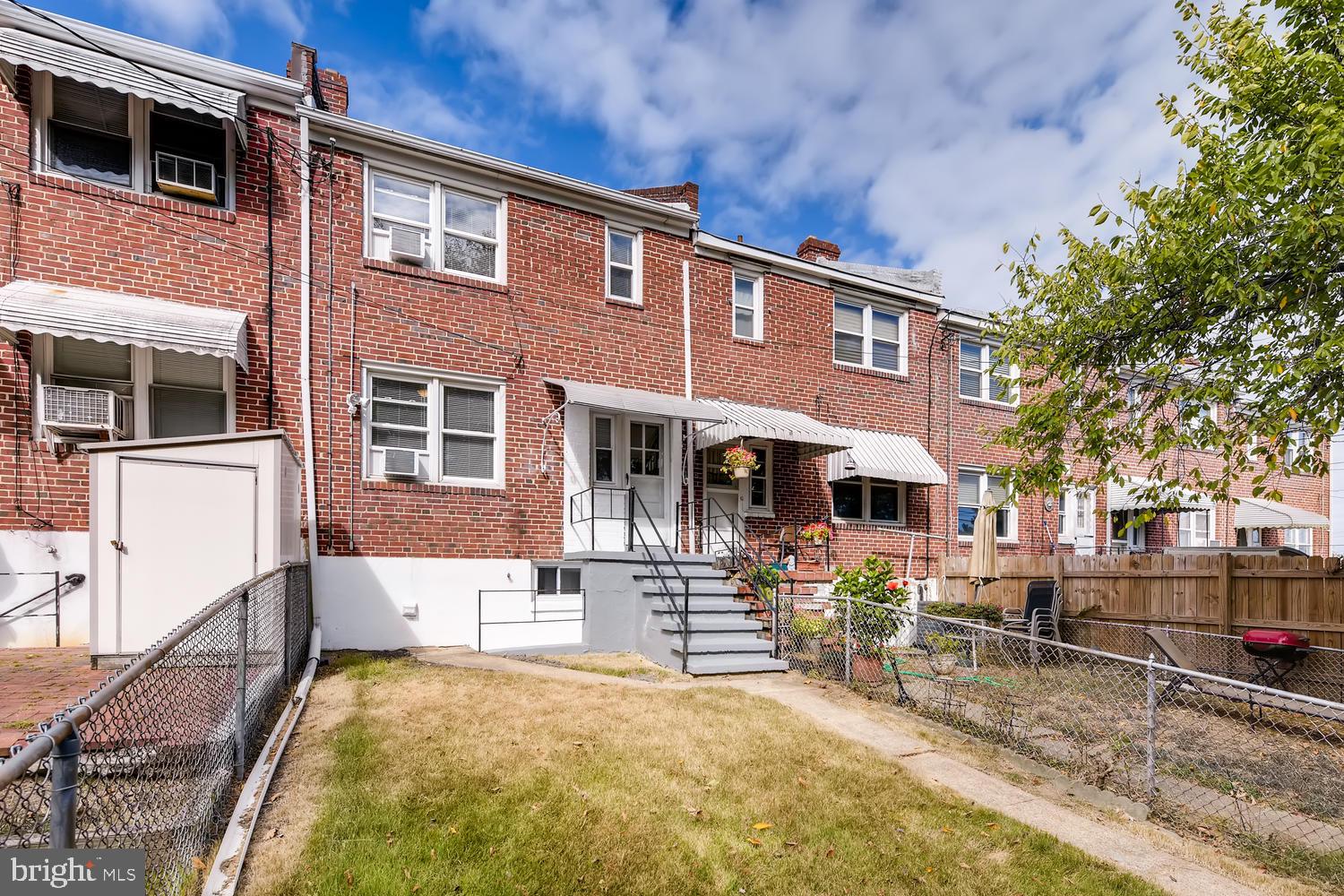 3927 Colchester Road Baltimore, MD 21229 - Photo 25 of 33 Rear