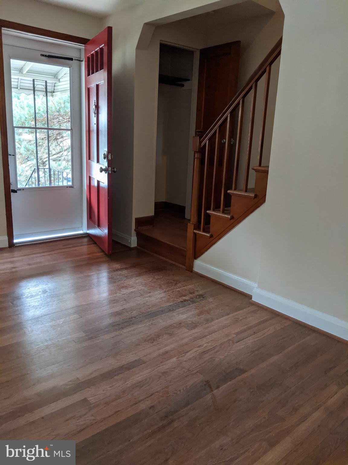3927 Colchester Road Baltimore, MD 21229 - Photo 5 of 33 Living Room