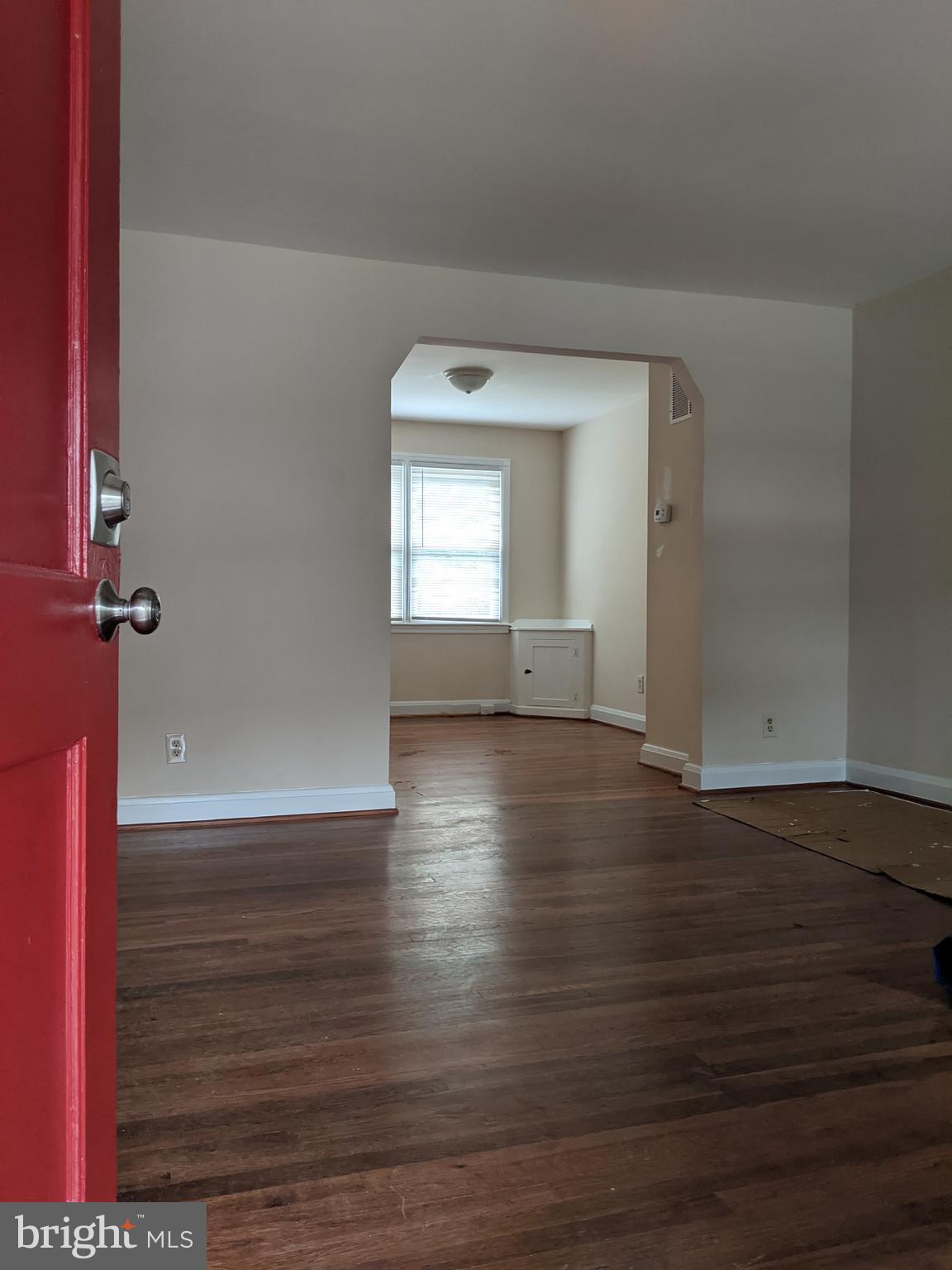 3927 Colchester Road Baltimore, MD 21229 - Photo 6 of 33 Living Room