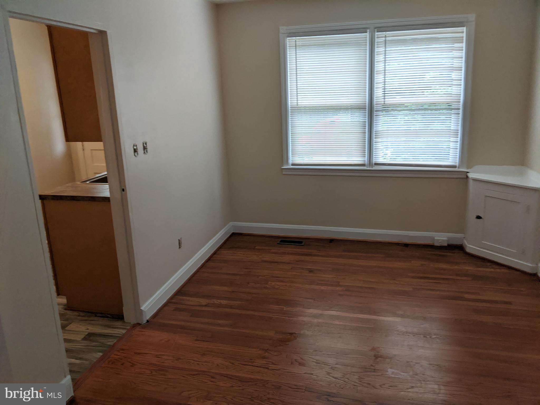 3927 Colchester Road Baltimore, MD 21229 - Photo 8 of 33 Dining Room