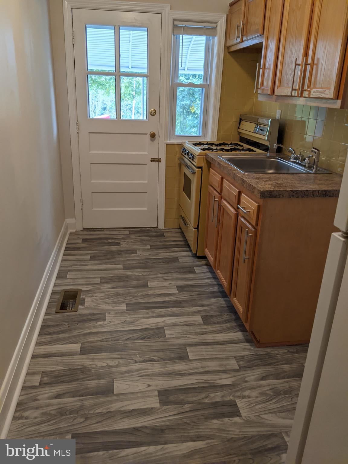 3927 Colchester Road Baltimore, MD 21229 - Photo 9 of 33 Kitchen