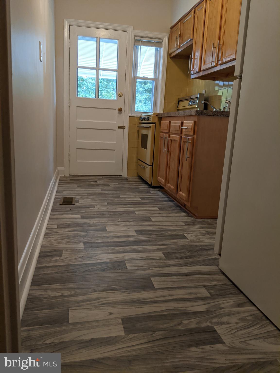 3927 Colchester Road Baltimore, MD 21229 - Photo 10 of 33 Kitchen