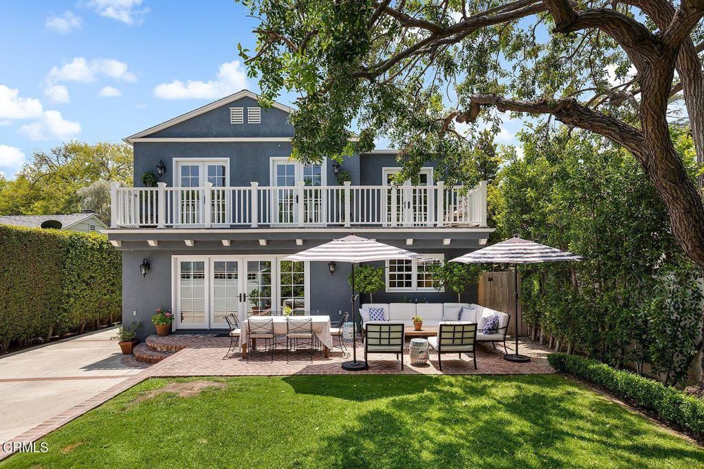 232 Glen Summer Road Pasadena, CA 91105 - Photo 2 of 3 a patio with a table and chairs under an umbrella