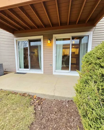 $2,300 | 7030 Park Ln Court, Unit 101, Woodridge, IL 60517