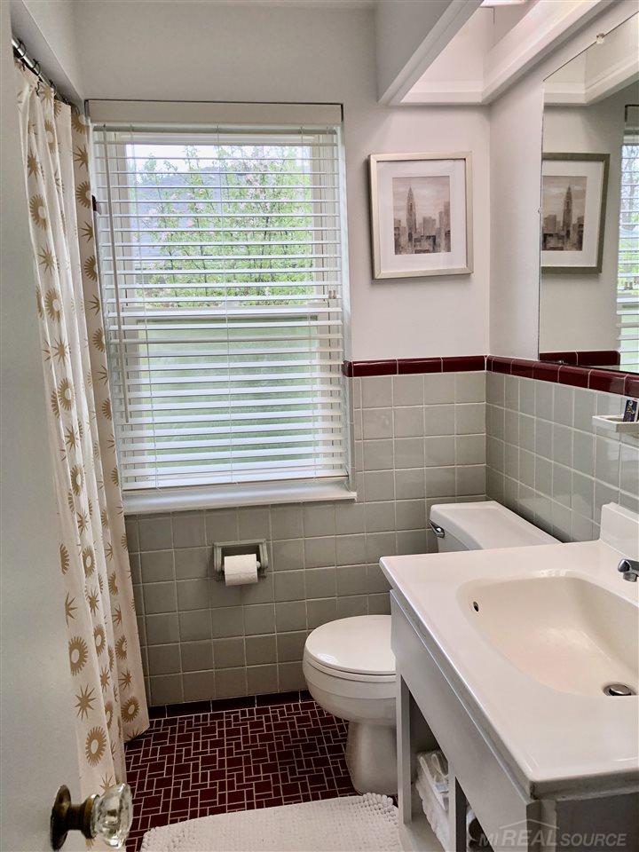 737 Harcourt Road Grosse Pointe, MI 48230 - Photo 10 of 14
