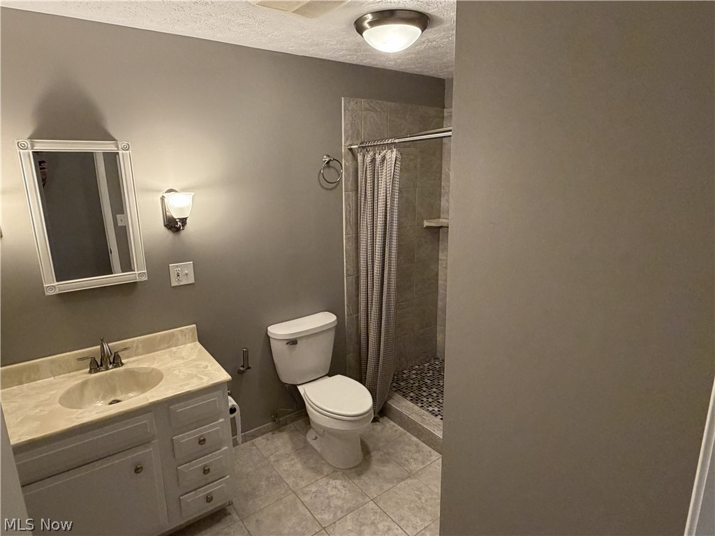 5508 McCartney Road Sandusky, OH 44870 - Photo 15 of 17 Main bathroom