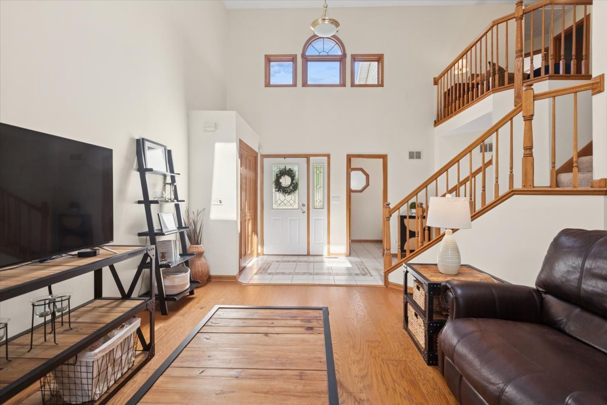 180 Grove Court Lemont, IL 60439 - Photo 3 of 22