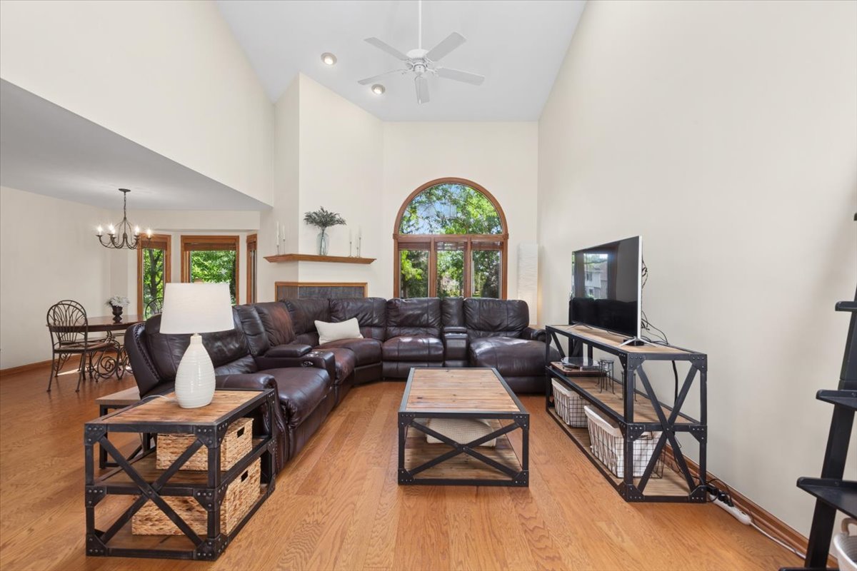 180 Grove Court Lemont, IL 60439 - Photo 4 of 22