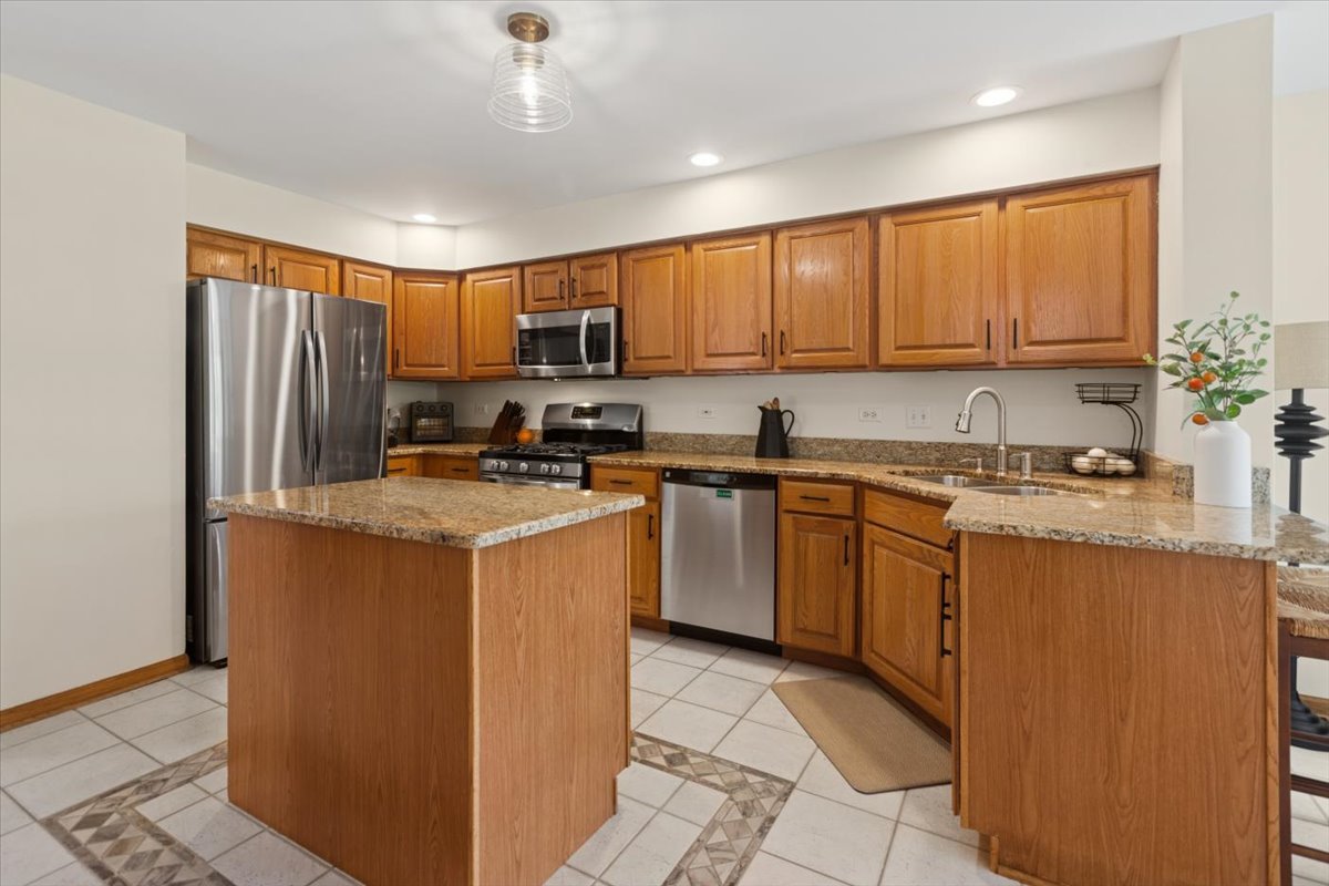 180 Grove Court Lemont, IL 60439 - Photo 8 of 22