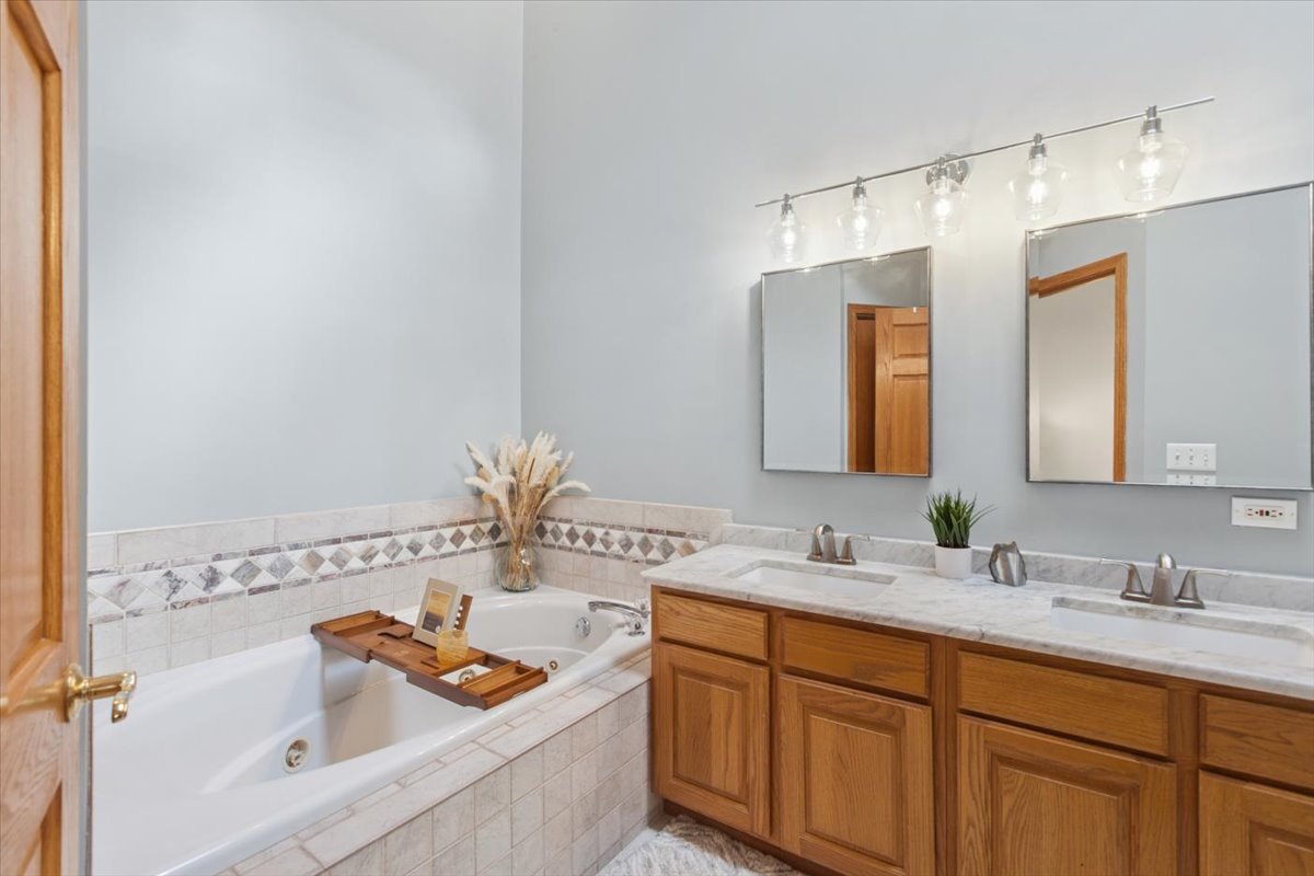 180 Grove Court Lemont, IL 60439 - Photo 10 of 22