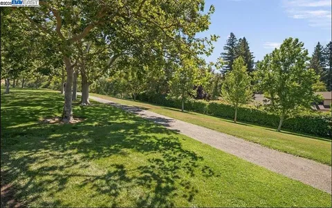 $1,988,000 | 572 Old Farm Road, Danville, CA 94526