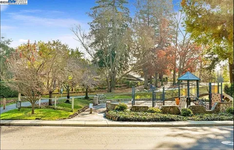 $1,988,000 | 572 Old Farm Road, Danville, CA 94526
