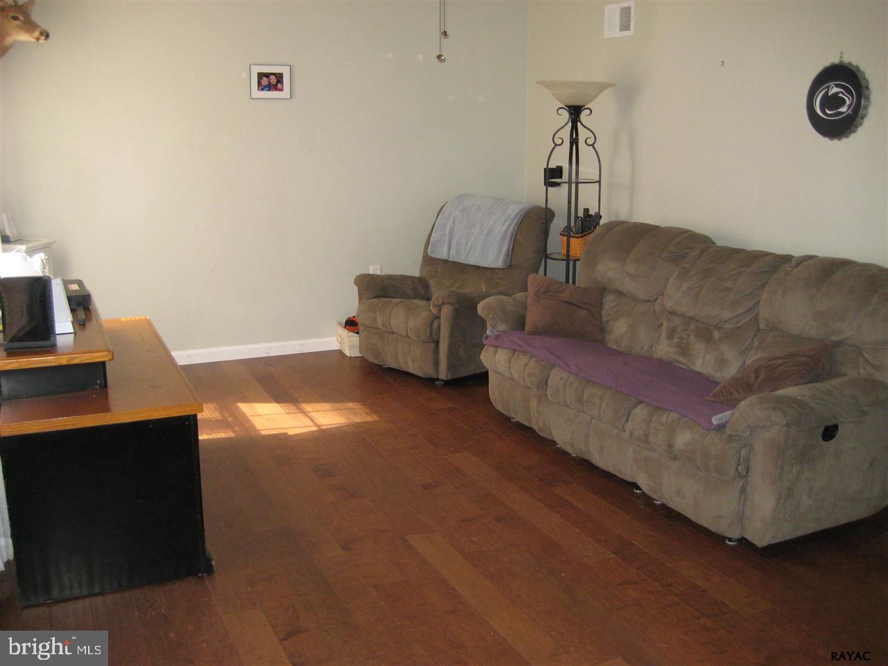 583 Sutton Road Abbottstown, PA 17301 - Photo 3 of 28 Gallery Image 3