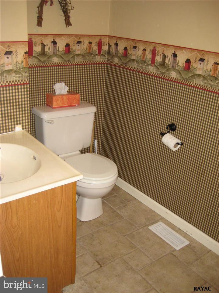 583 Sutton Road Abbottstown, PA 17301 - Photo 9 of 28 Gallery Image 9