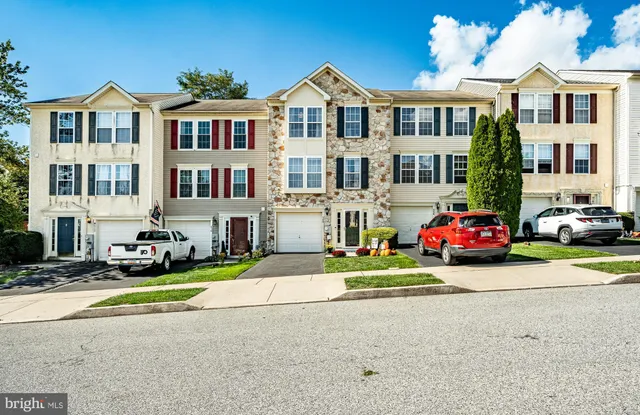 a car parked in front of a white house