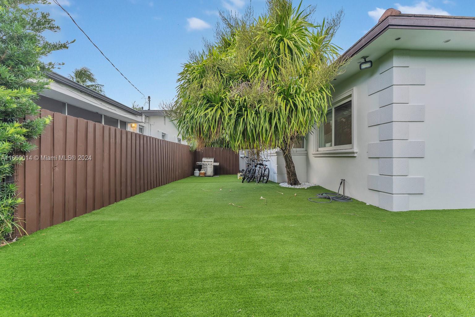 900 Surfside Boulevard Surfside, FL 33154 - Photo 36 of 38 a view of a backyard with a plants