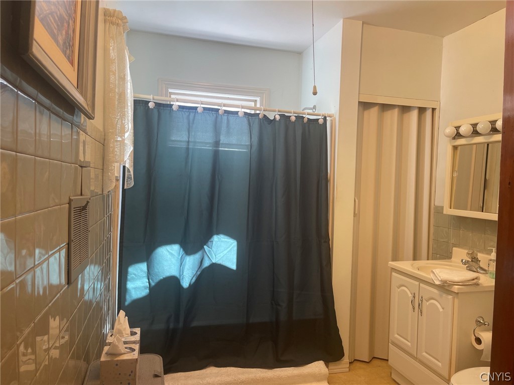 520 Tilden Street Oneida, NY 13421 - Photo 20 of 33 Full bath - 1st floor