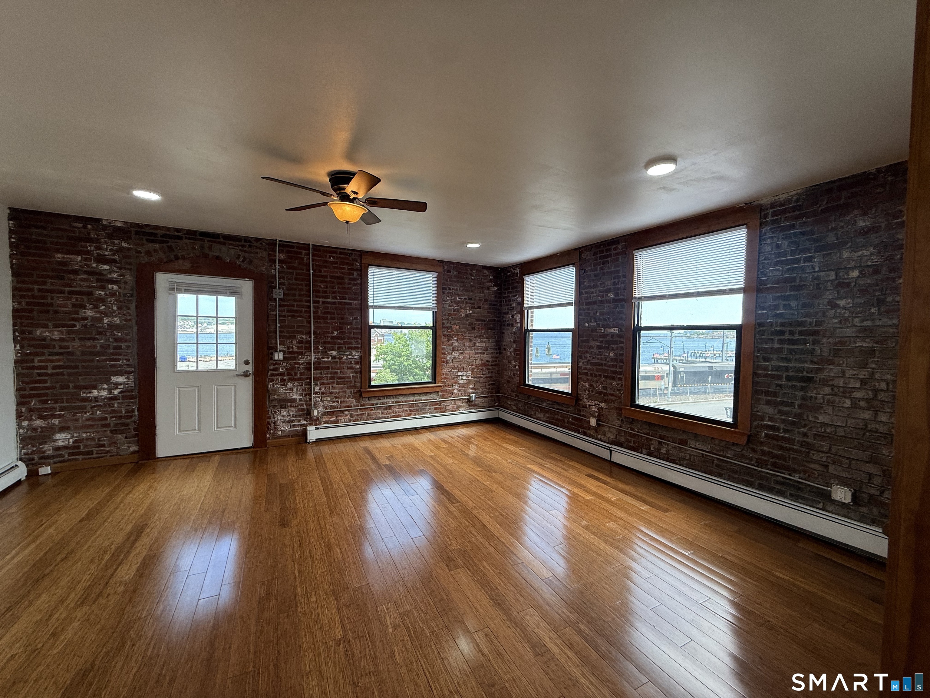 18 Bank Street New London, CT 06320 - Photo 5 of 16