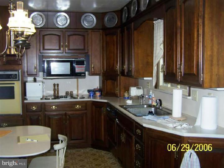 1606 Golf Road Reading, PA 19601 - Photo 8 of 11