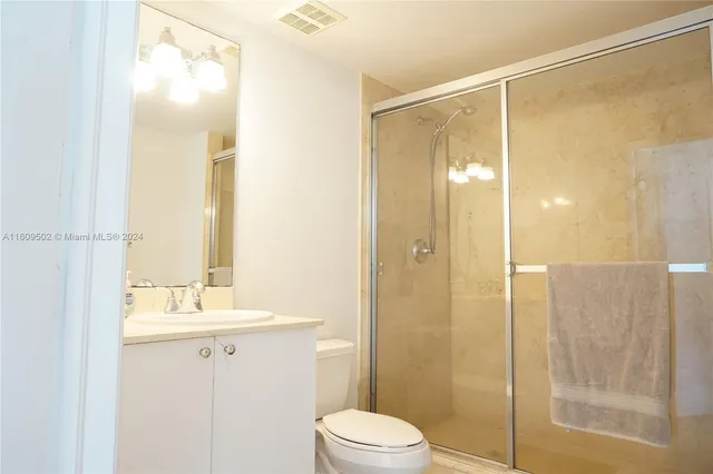 $4,200 | 17555 Atlantic Boulevard, Unit 606, Sunny Isles Beach, FL 33160