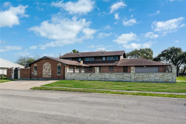 $877,000 | 5914 Parkland Drive, Corpus Christi, TX 78413