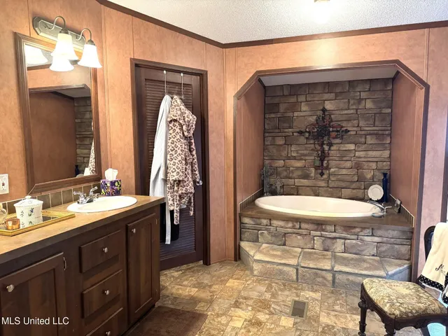 $209,000 | 146 Cloverdale Road, Unit A, Natchez, MS 39120