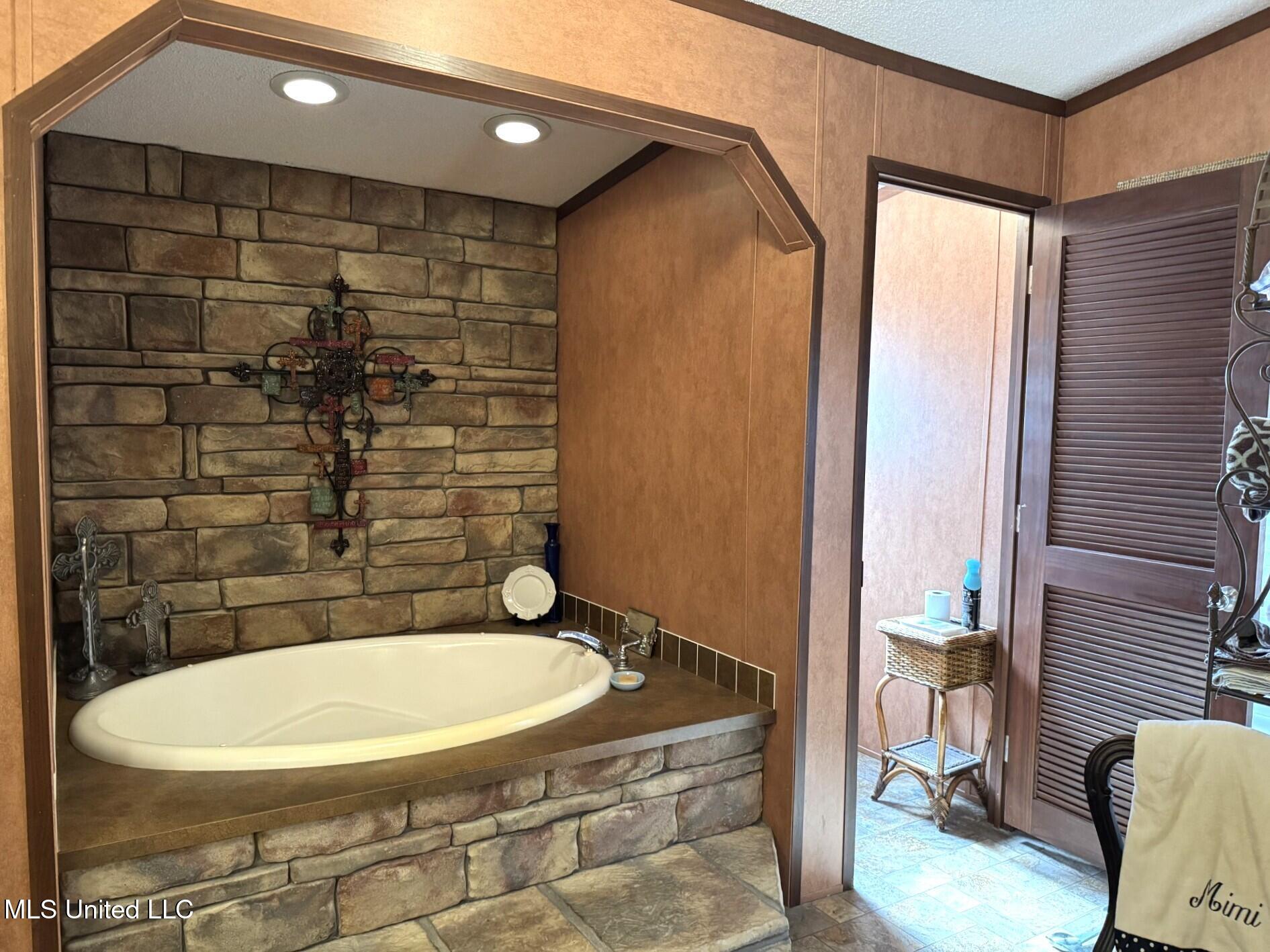 146 Cloverdale Road, Unit A Natchez, MS 39120 - Photo 18 of 26 thumbnail_IMG_8616.jpg 146 a r