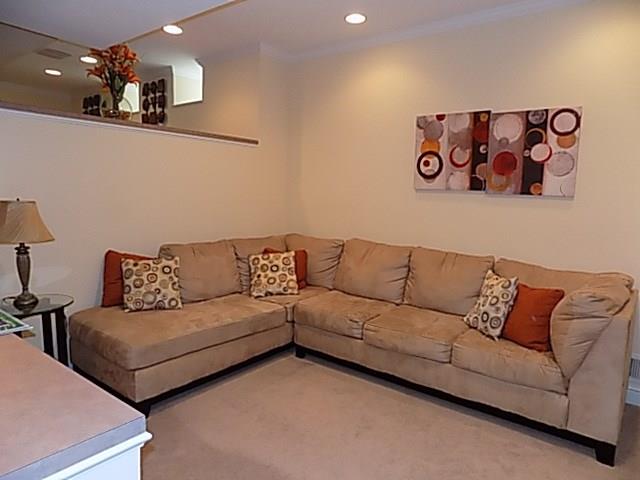 314 Hamilton Street McKees Rocks, PA 15136 - Photo 2 of 10 Living Room