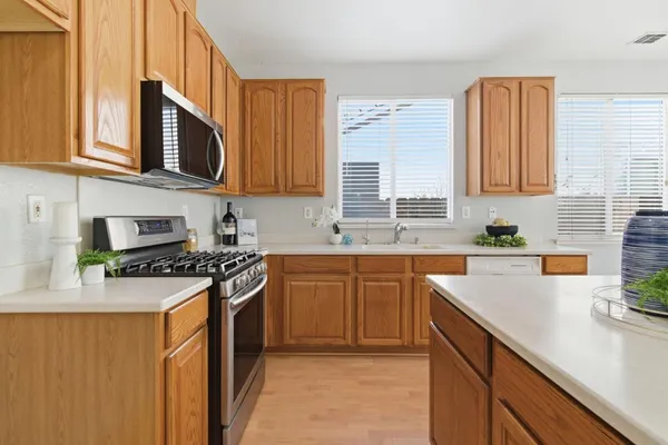 $568,000 | 960 Kirkwood Way, Lathrop, CA 95330