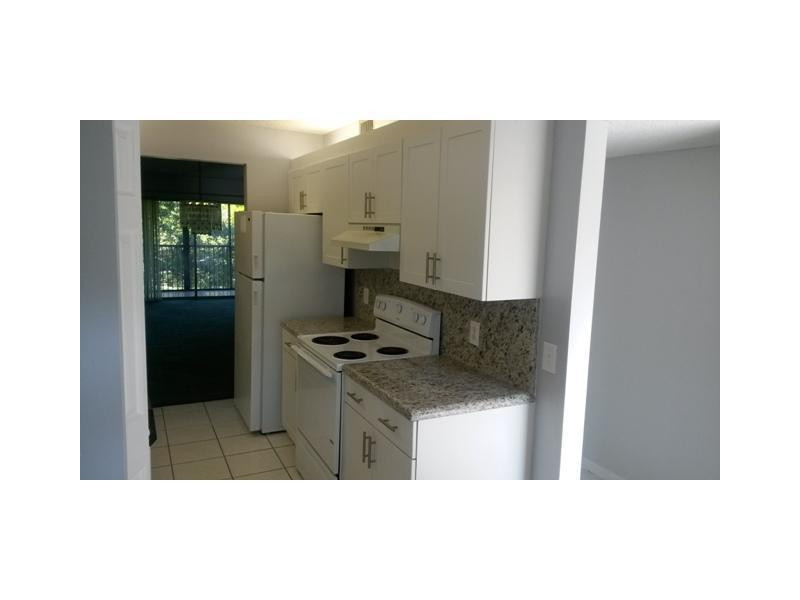 1300 Southwest 124th Terrace Pembroke Pines, FL 33027 - Photo 2 of 12 Kitchen