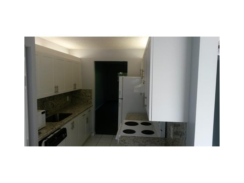 1300 Southwest 124th Terrace Pembroke Pines, FL 33027 - Photo 3 of 12 Kitchen