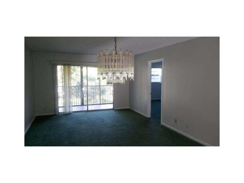 1300 Southwest 124th Terrace Pembroke Pines, FL 33027 - Photo 4 of 12 Living Room