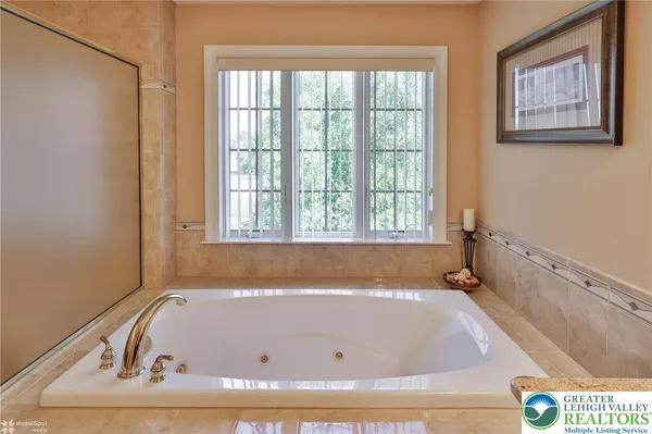 $949,900 | 19 Spring Wood Drive, Allentown, PA 18104