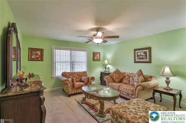 $949,900 | 19 Spring Wood Drive, Allentown, PA 18104