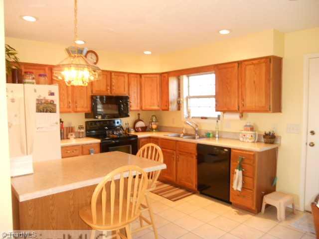 7818 Athens Road Stokesdale, NC 27357 - Photo 4 of 16 Kitchen.