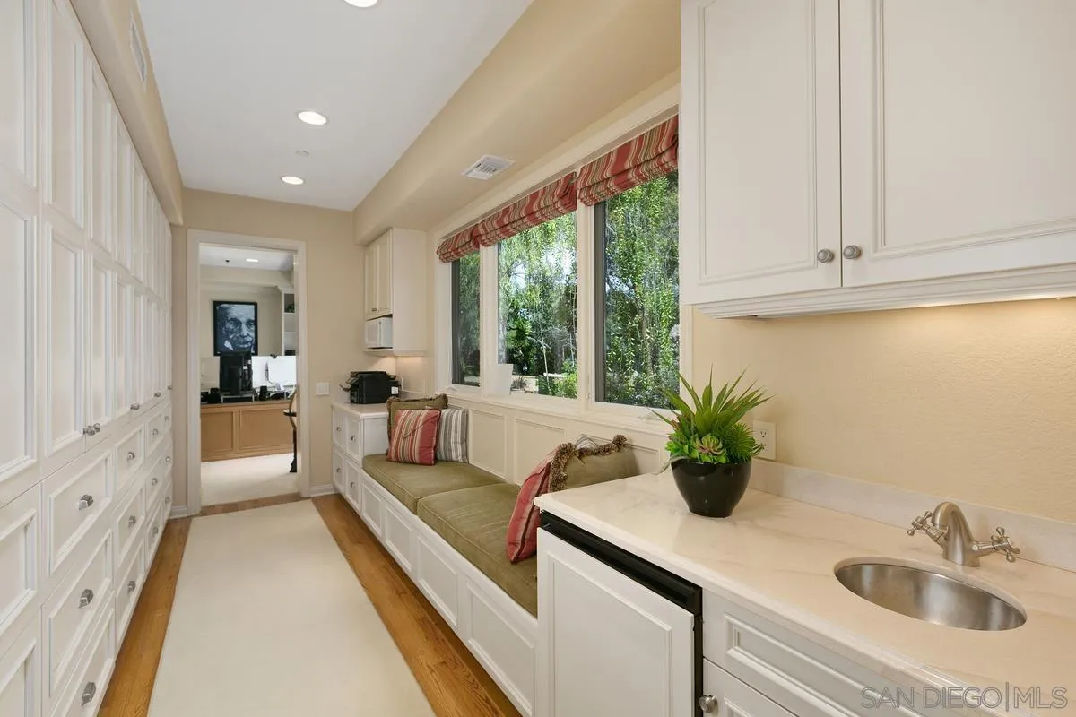 15629 Boulder Mountain Road Poway, CA 92064 - Photo 39 of 64 a living room with furniture and a potted plant
