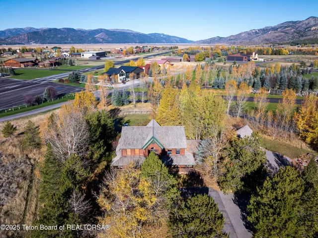 $1,695,000 | 83 Buck Lane, Alpine, WY 83128