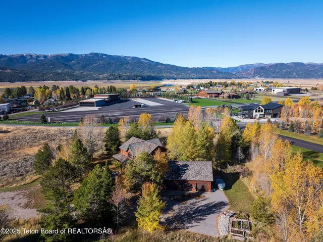 $1,695,000 | 83 Buck Lane, Alpine, WY 83128