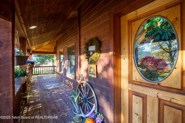 $1,695,000 | 83 Buck Lane, Alpine, WY 83128