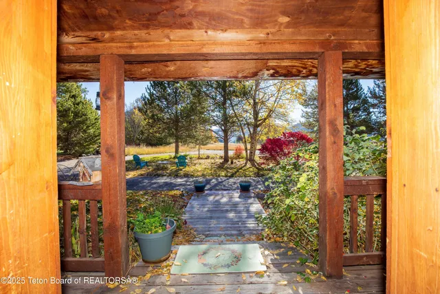 $1,695,000 | 83 Buck Lane, Alpine, WY 83128