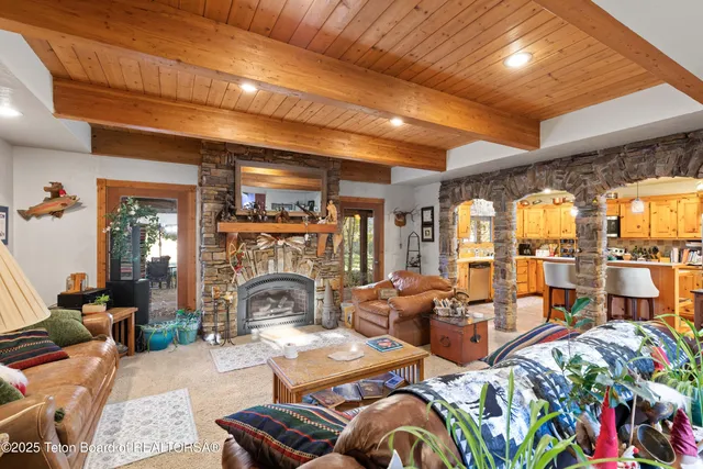 $1,695,000 | 83 Buck Lane, Alpine, WY 83128