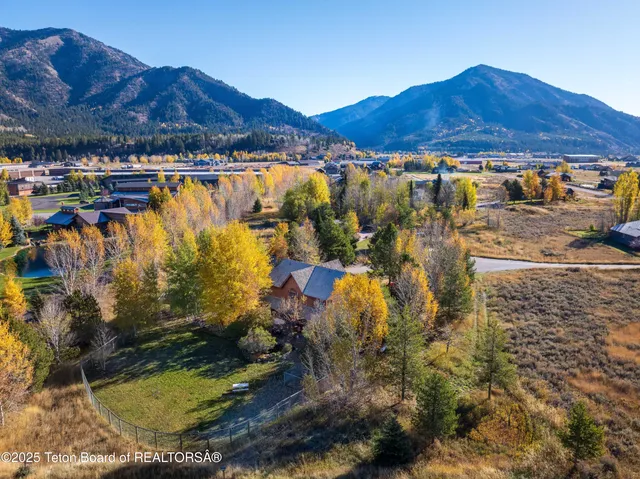 $1,695,000 | 83 Buck Lane, Alpine, WY 83128
