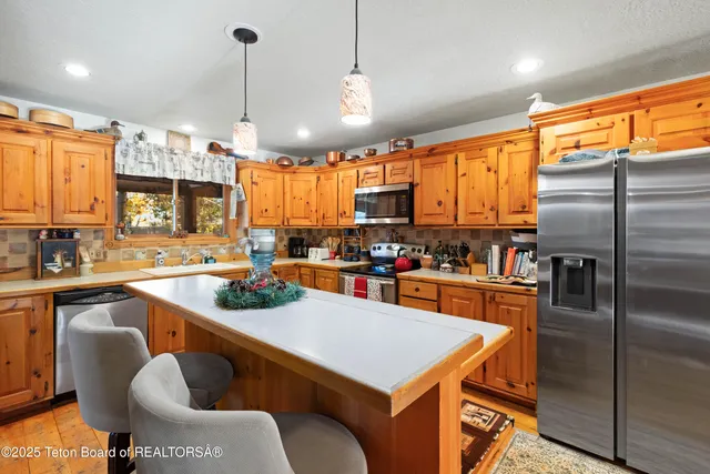 $1,695,000 | 83 Buck Lane, Alpine, WY 83128