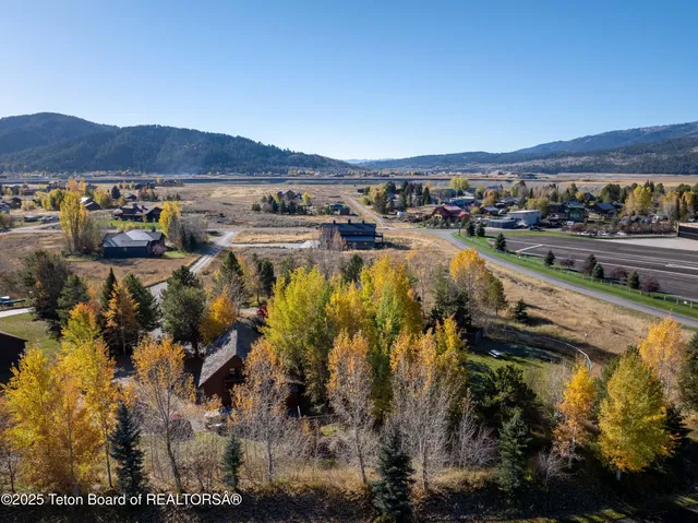 $1,695,000 | 83 Buck Lane, Alpine, WY 83128