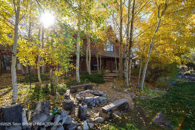 $1,695,000 | 83 Buck Lane, Alpine, WY 83128