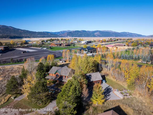 $1,695,000 | 83 Buck Lane, Alpine, WY 83128