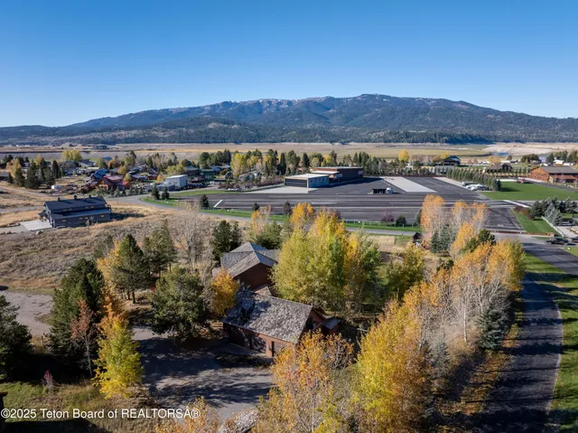 $1,695,000 | 83 Buck Lane, Alpine, WY 83128