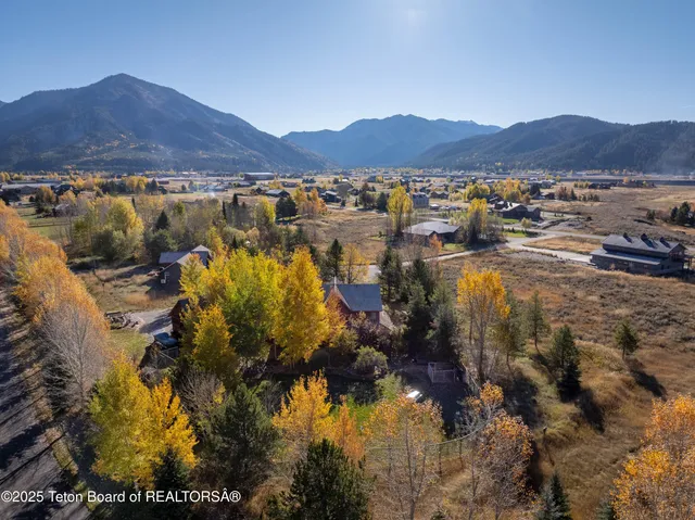 $1,695,000 | 83 Buck Lane, Alpine, WY 83128